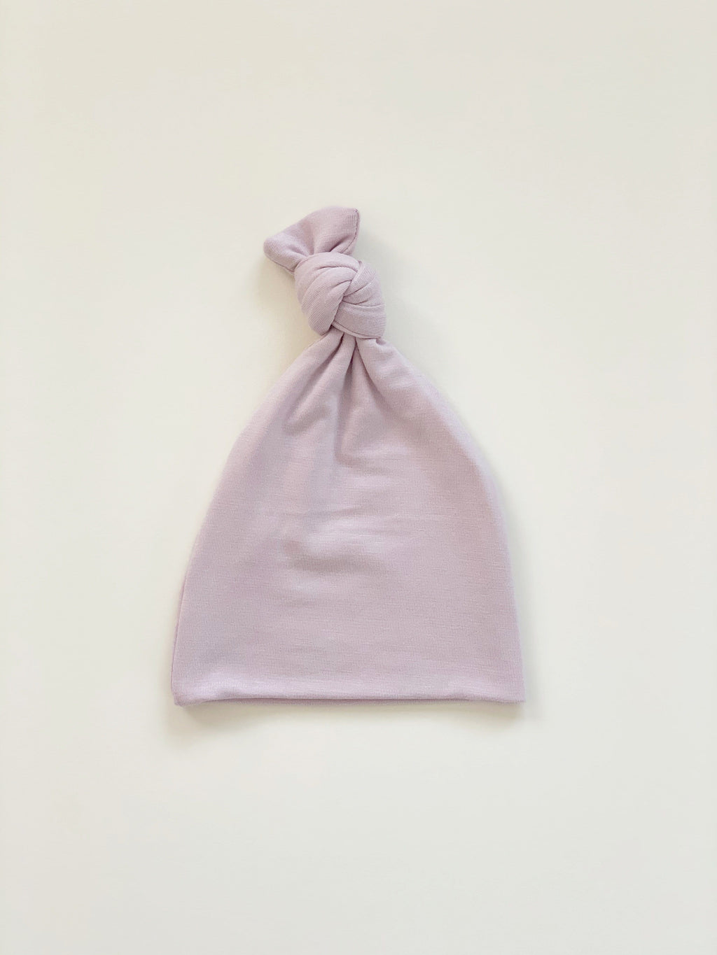 KNOTTED BABY HAT IN LILAC